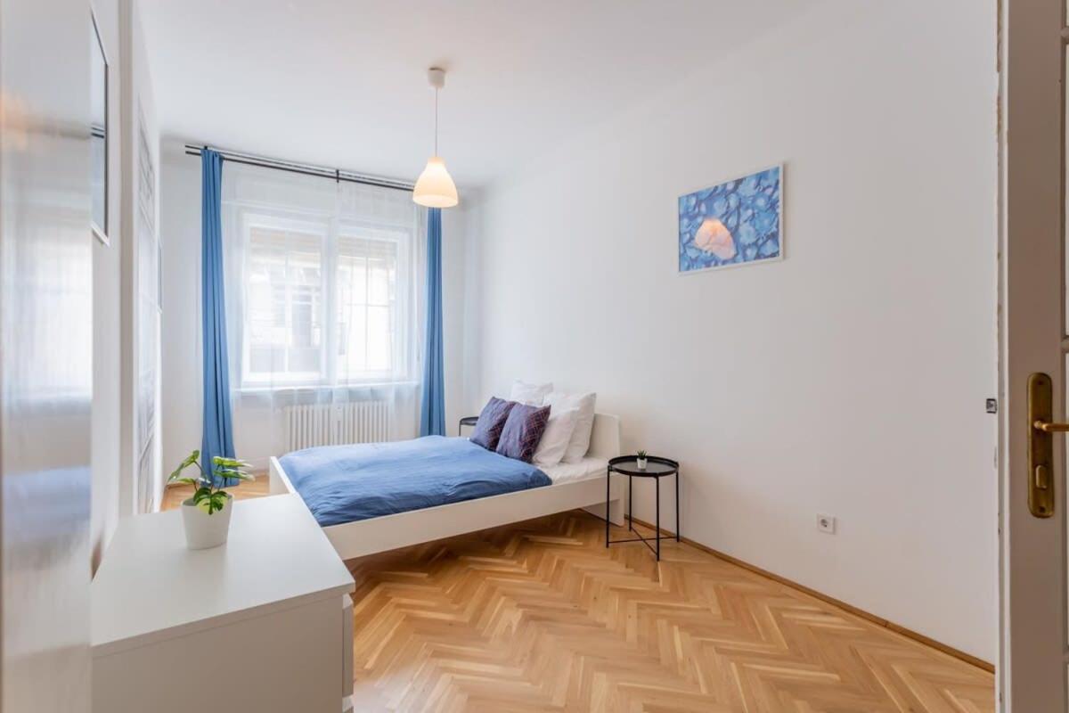 Home Away From Home In The Center Budapeste Exterior foto